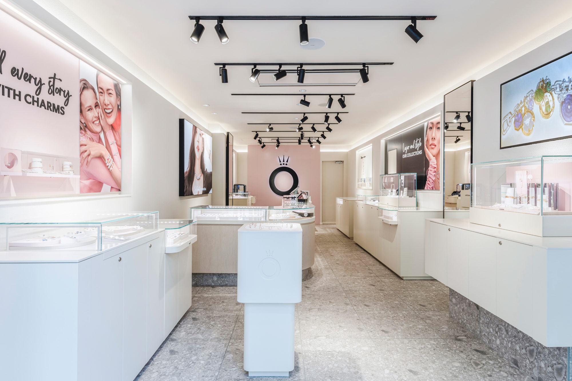 PANDORA 名古屋栄の売場全景